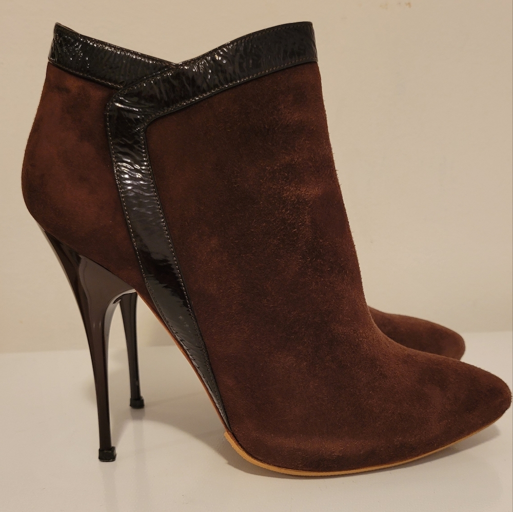SALE!!!!Alexander McQueen Vintage booties size 39.5 Euro , fits 9